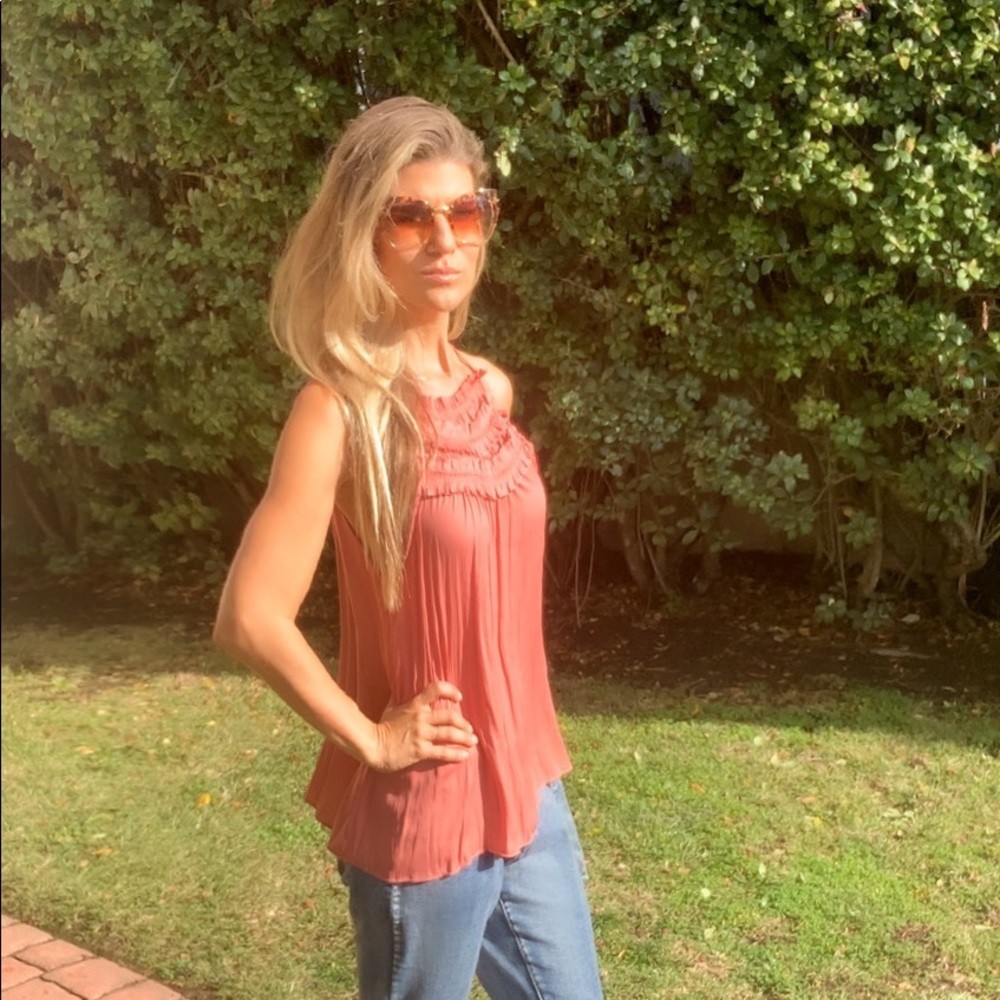 Mustard Seed Small silklike pink sleeveless top
